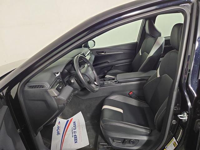 Used 2025 Toyota Camry SE FWD image 11