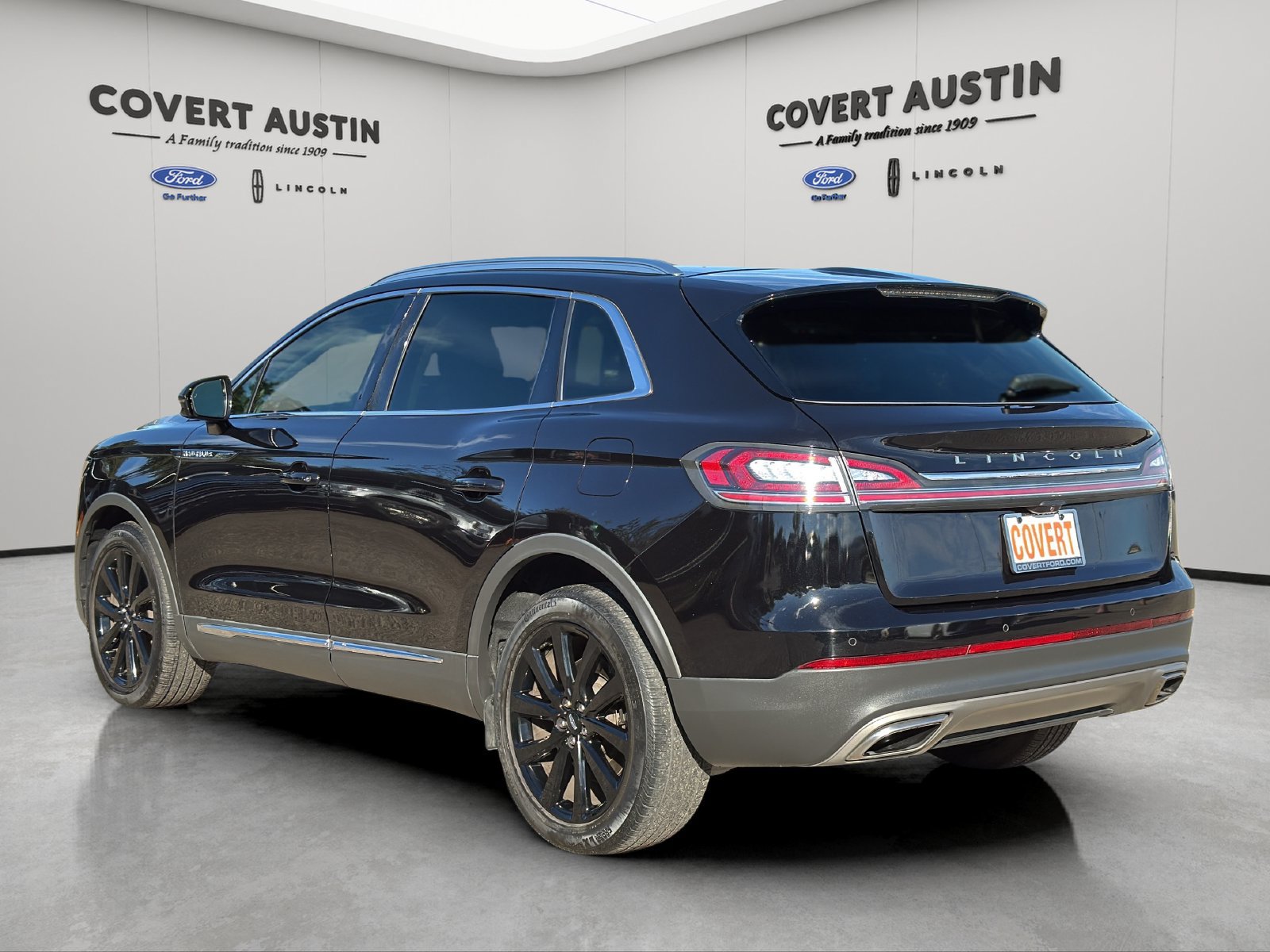 Used 2023 Lincoln Nautilus Reserve w/ Monochromatic Package AWD/4WD image 3