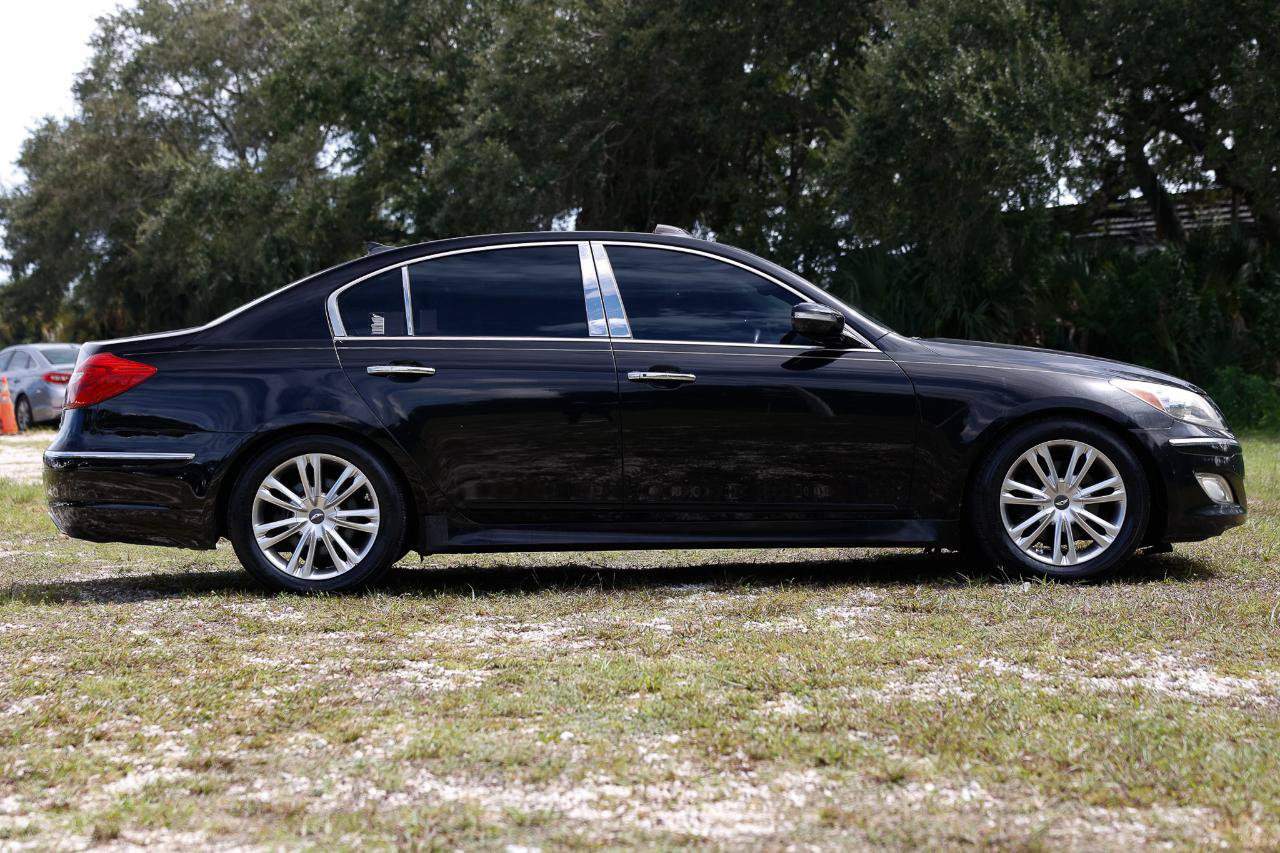 Used 2013 Hyundai Genesis 3.8 w/ Premium Pkg RWD image 13