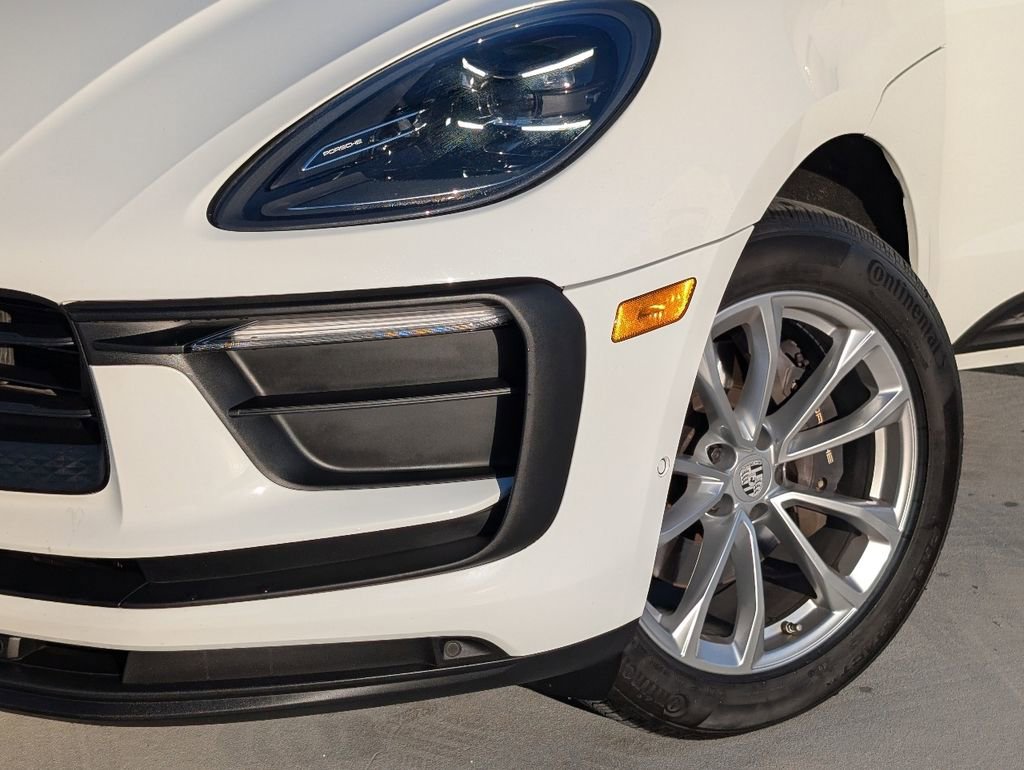 Certified 2022 Porsche Macan image 10