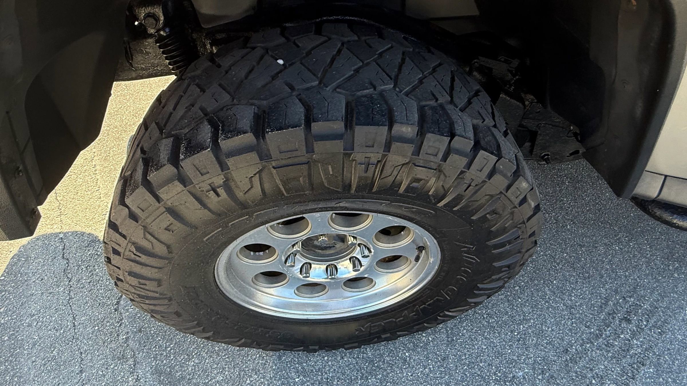 Used 2005 HUMMER H2 SUT w/ Preferred Equipment Group image 28