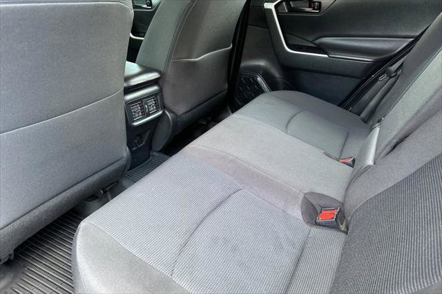 Certified 2021 Toyota RAV4 LE AWD/4WD image 4