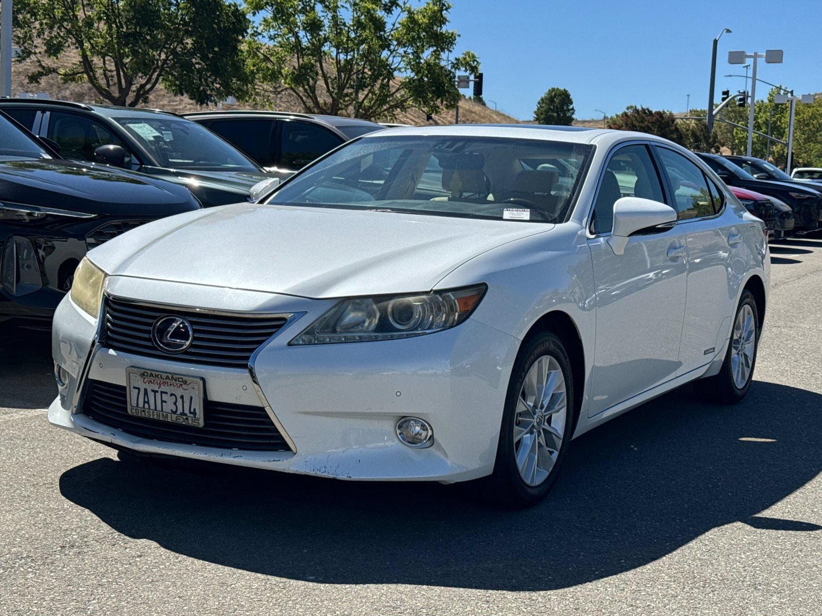 Used 2013 Lexus ES 300h w/ Premium Pkg FWD image 2