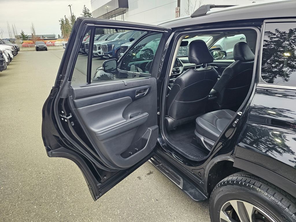 Used 2022 Toyota Highlander XLE image 54