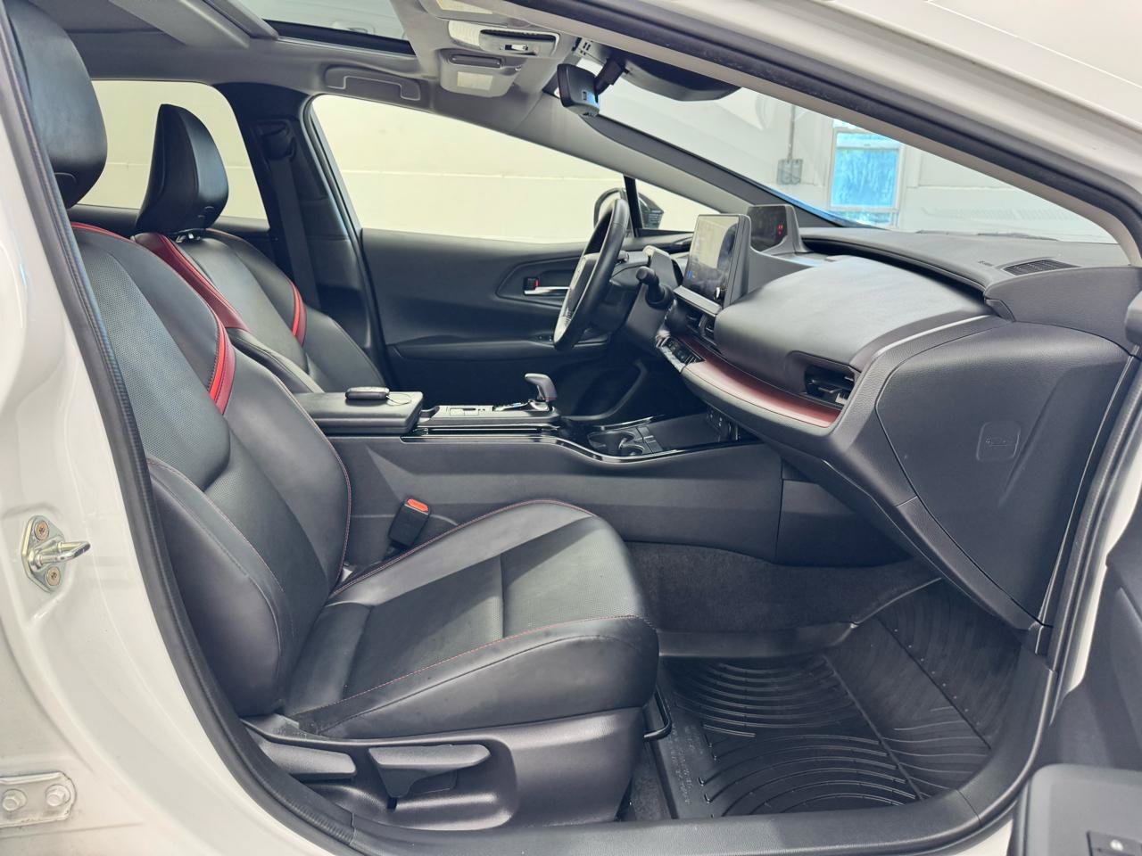 Used 2024 Toyota Prius Prime FWD image 18