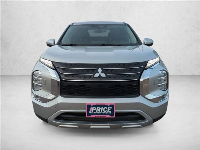 Used 2024 Mitsubishi Outlander SE image 2