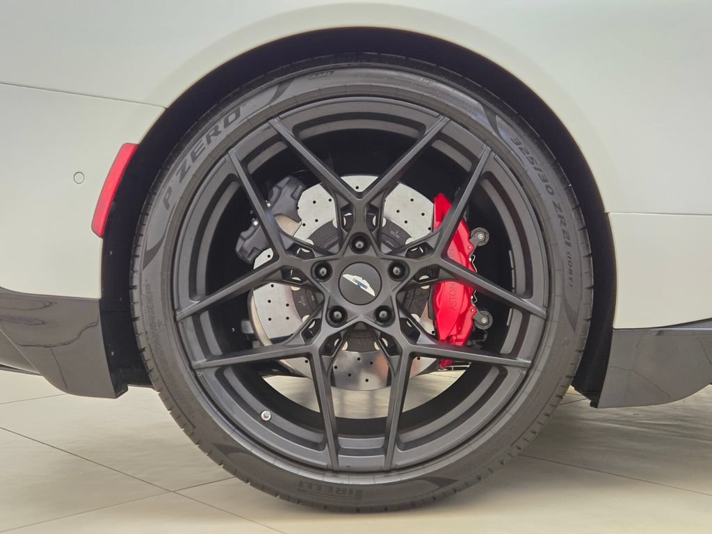 Used 2025 Aston Martin Vanquish RWD image 7