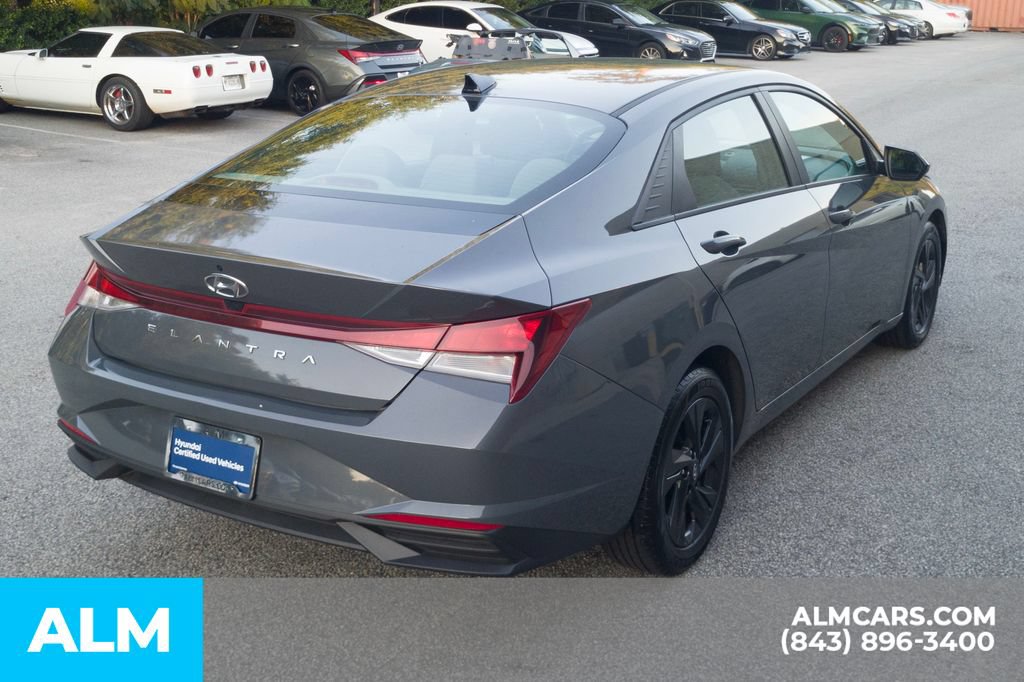 Used 2023 Hyundai Elantra SEL FWD image 5