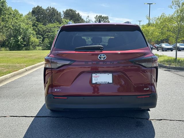 Used 2025 Toyota Sienna XLE FWD image 8