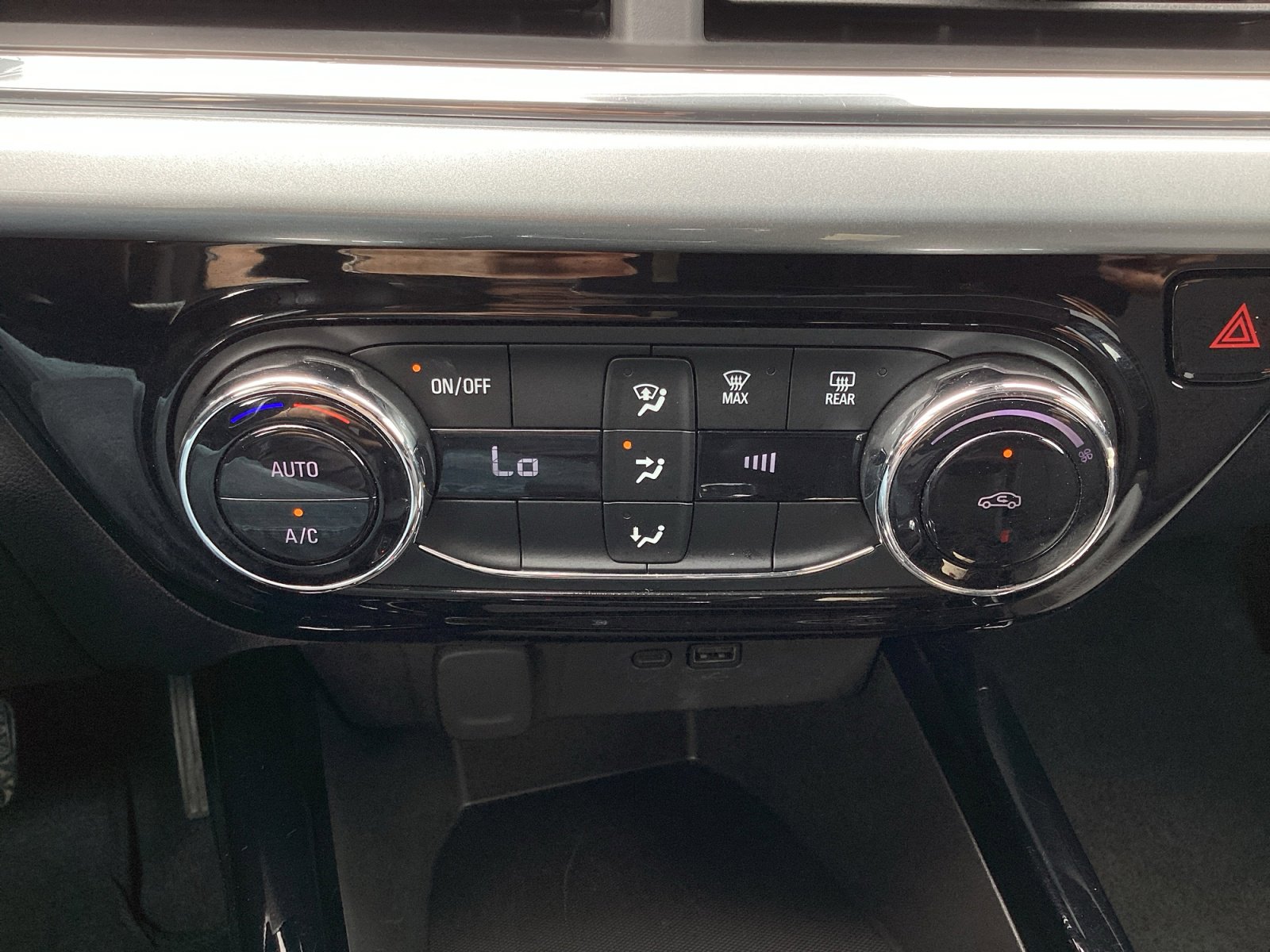 Used 2025 Chevrolet Trax LT FWD image 21