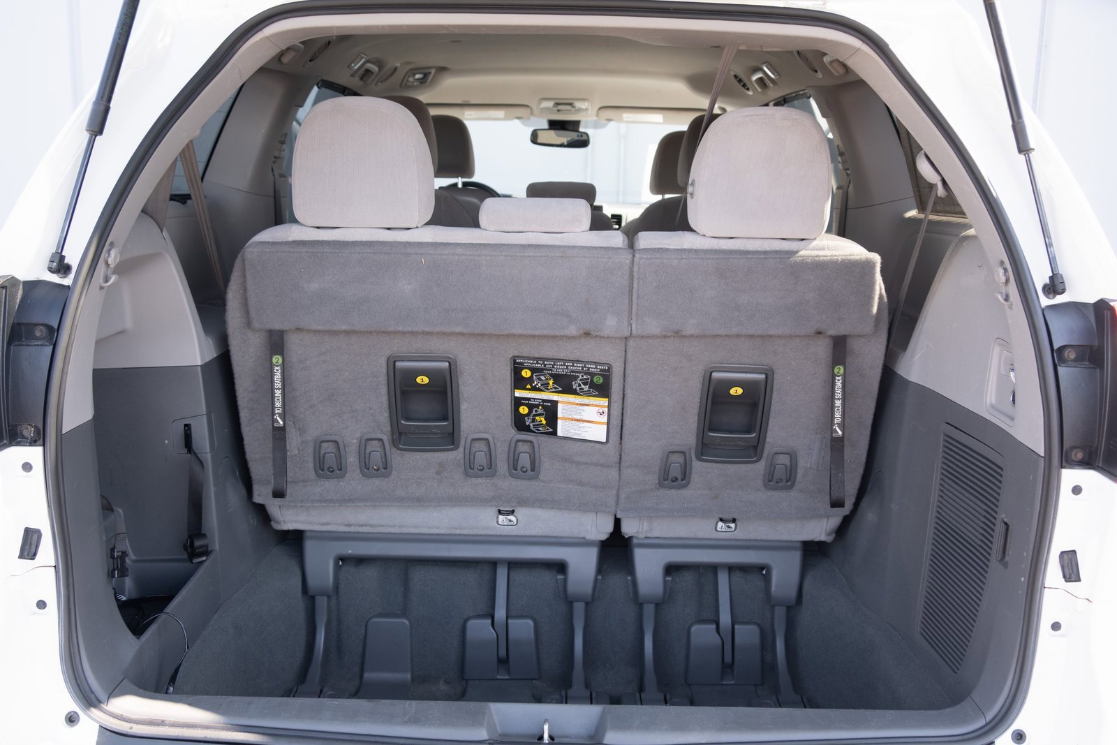 Used 2020 Toyota Sienna LE image 25