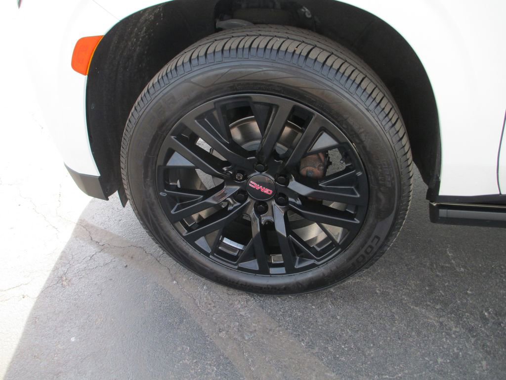 Used 2023 GMC Yukon Denali image 14