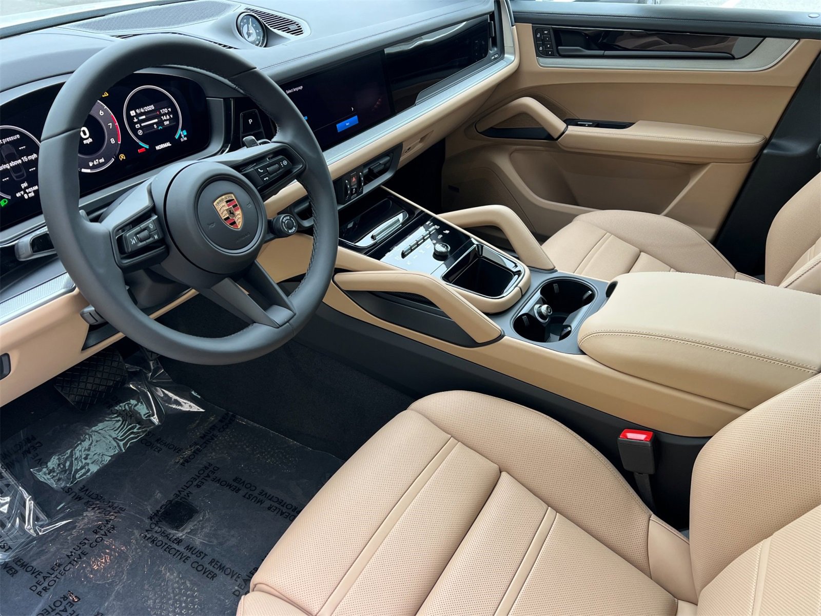 New 2025 Porsche Cayenne Coupe image 4