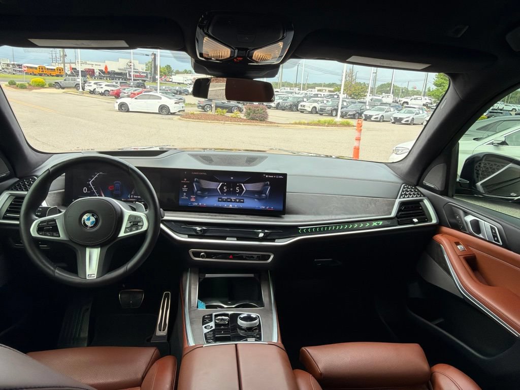 Used 2025 BMW X7 xDrive40i w/ M Sport Package AWD/4WD image 28