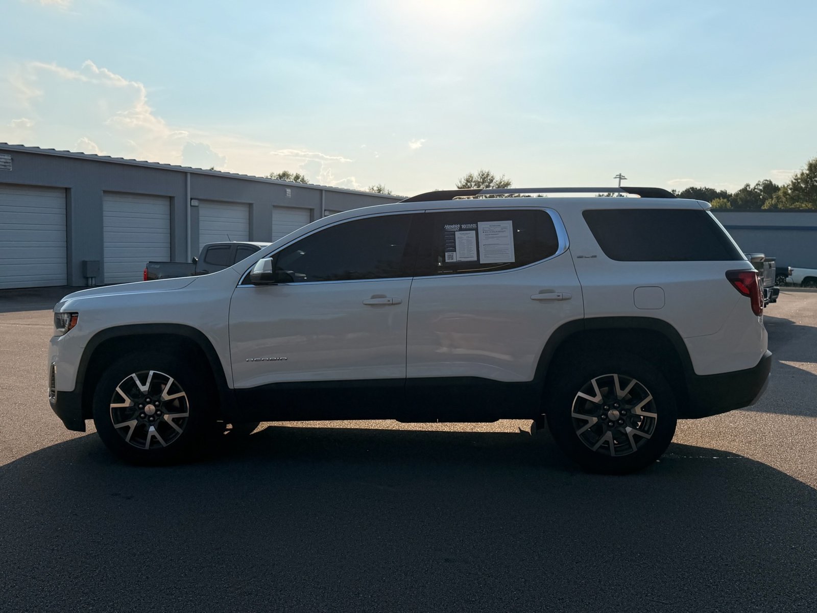 Used 2023 GMC Acadia SLE w/ Driver Convenience Package AWD/4WD image 9