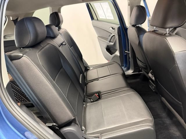 Used 2020 Volkswagen Tiguan SE w/ 3rd Row Seat Package AWD/4WD image 27