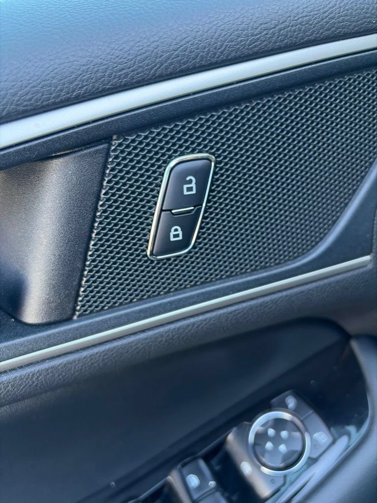 Used 2019 Ford Edge SEL w/ Equipment Group 201A AWD/4WD image 11