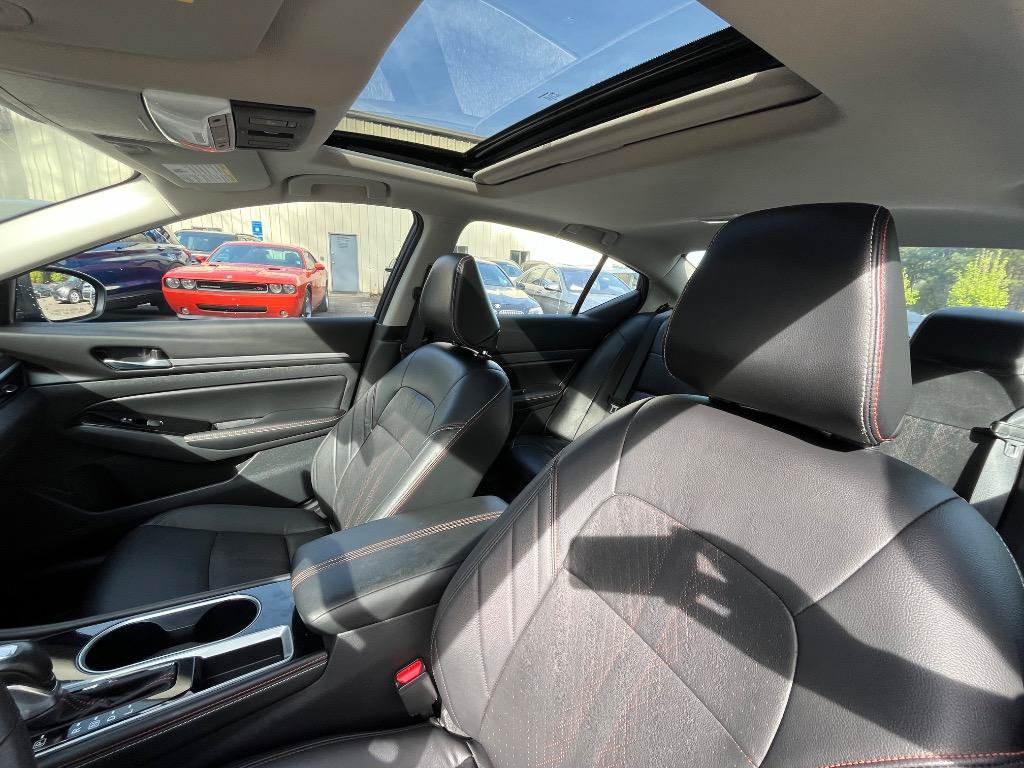Used 2024 Nissan Altima 2.5 SR w/ SR Premium Package FWD image 21