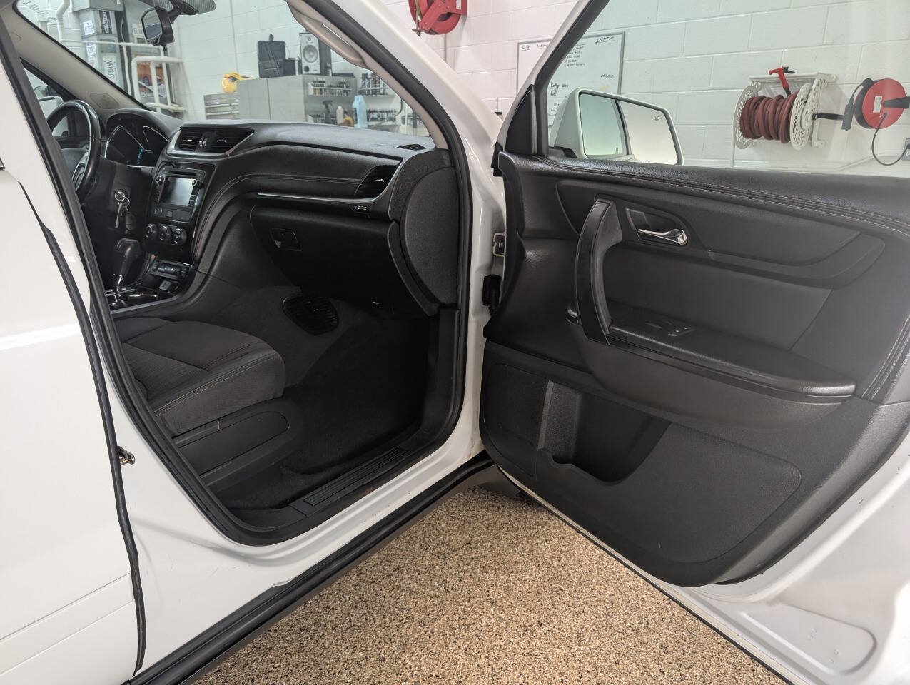 Used 2016 Chevrolet Traverse LT w/ True North Edition AWD/4WD image 17
