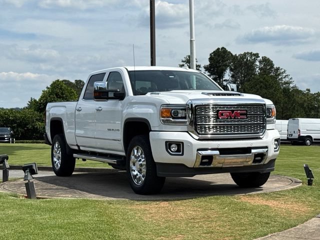 Used 2017 GMC Sierra 2500 Denali w/ Duramax Plus Package AWD/4WD image 9