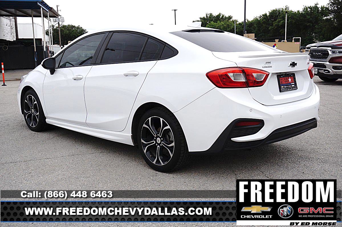 Used 2019 Chevrolet Cruze LT w/ Convenience Package FWD image 5