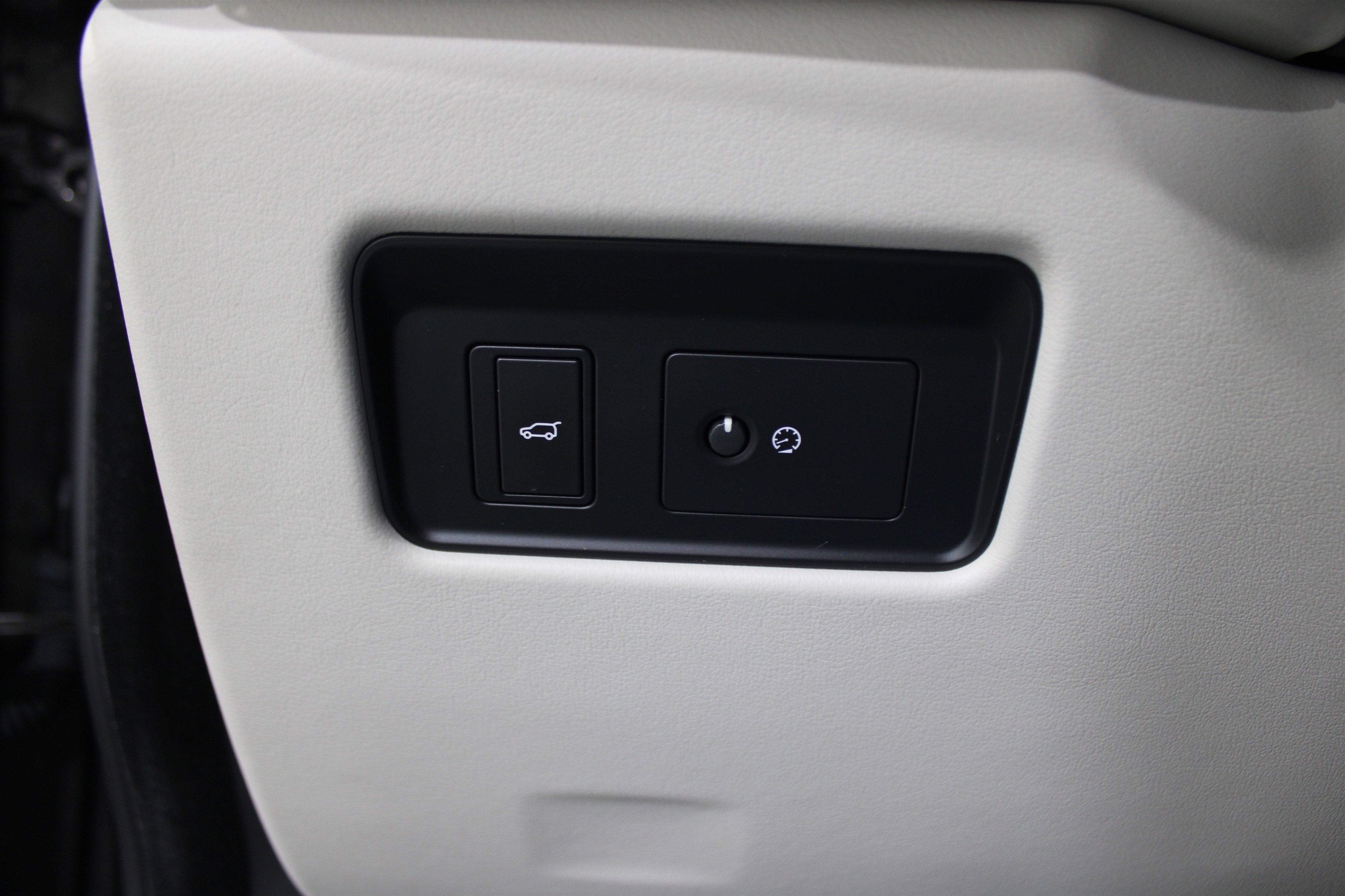 Used 2022 Jaguar F-PACE S image 9