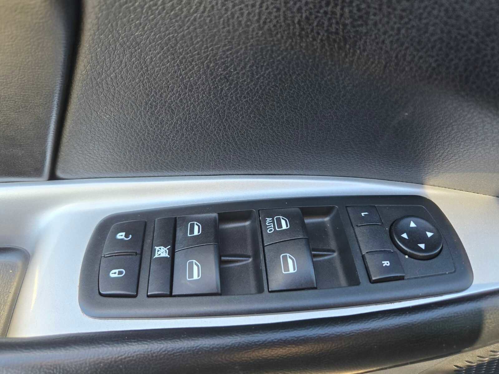 Used 2020 Dodge Journey SE w/ SE Popular Equipment Group image 17