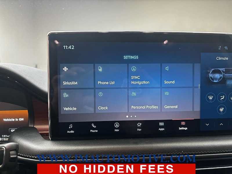 Used 2022 Lincoln Nautilus Reserve AWD/4WD image 31