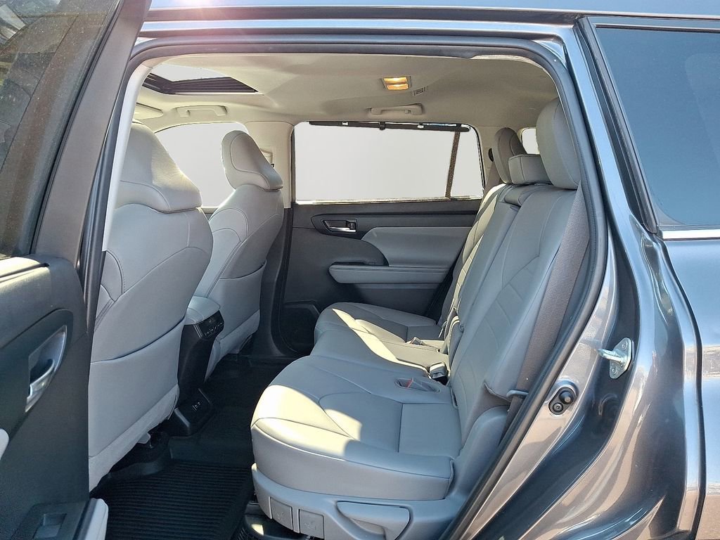 Used 2020 Toyota Highlander XLE image 8