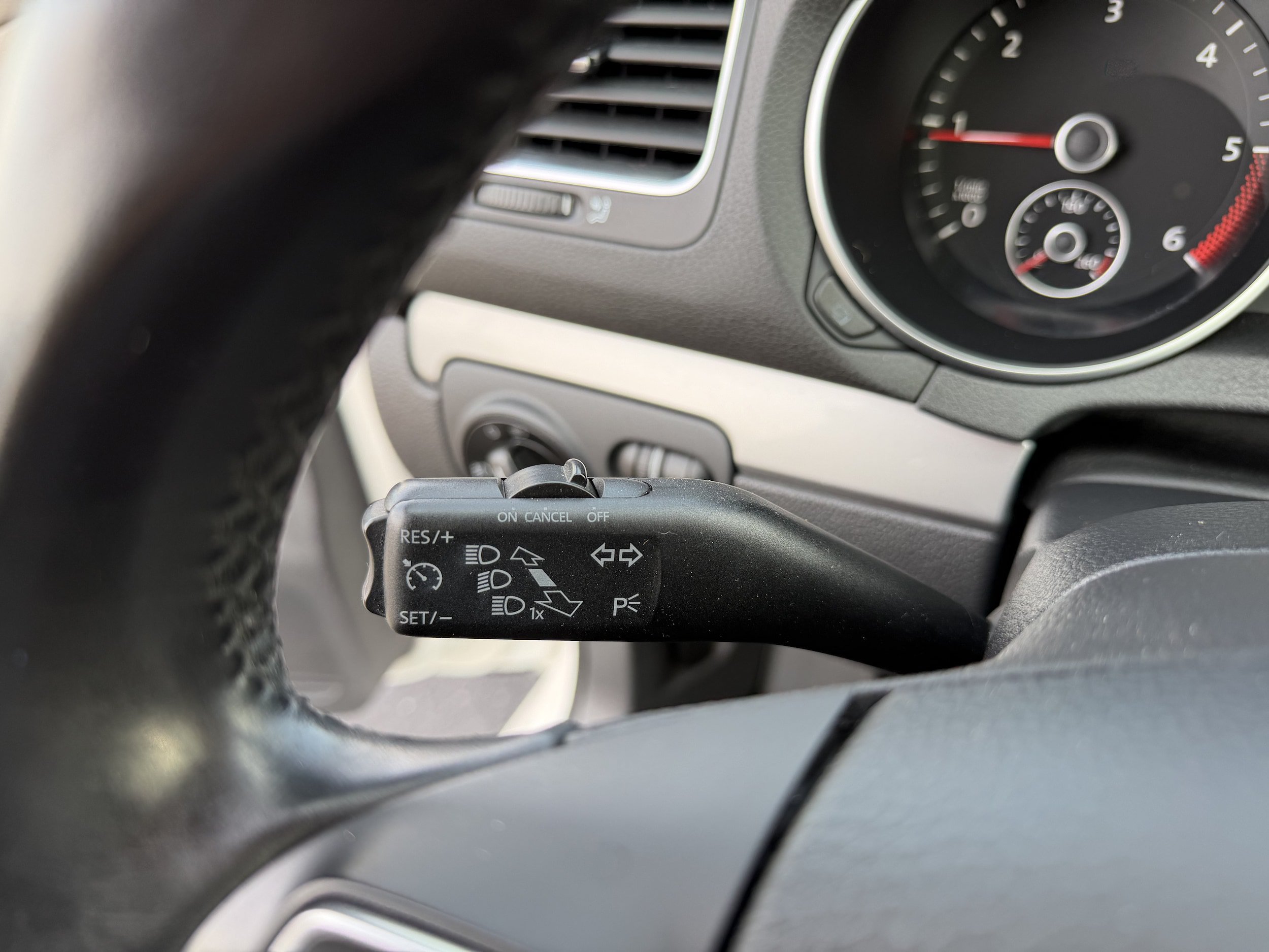 Used 2012 Volkswagen Golf TDI FWD image 16