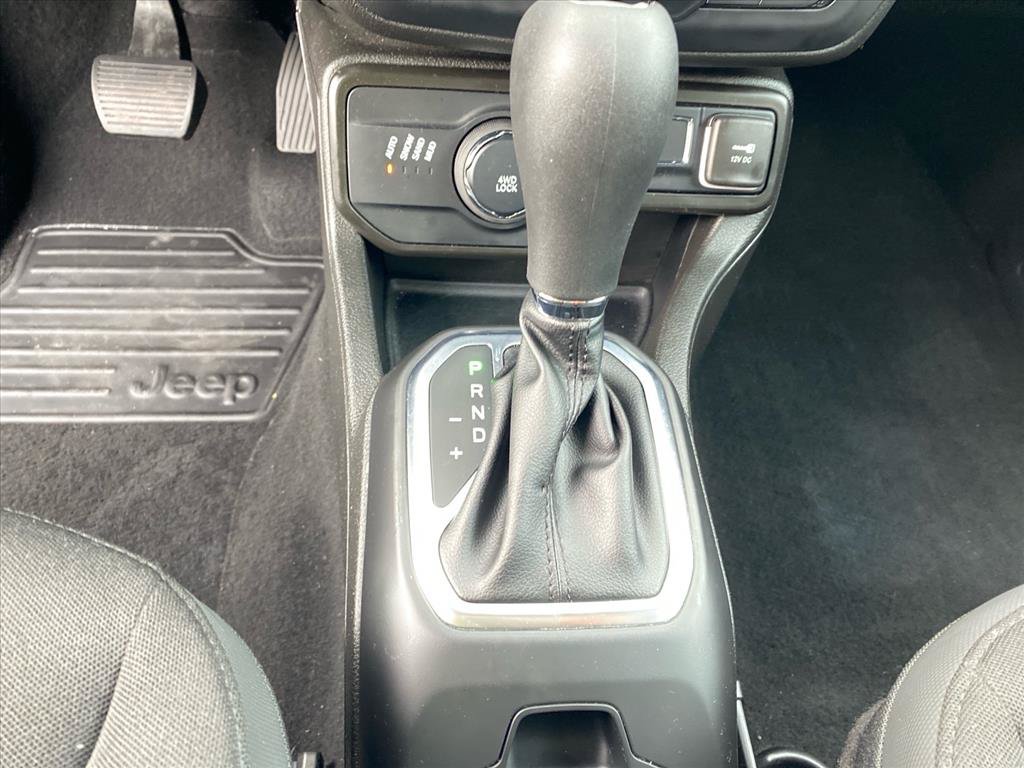 Certified 2023 Jeep Renegade Latitude w/ Premium Group AWD/4WD image 12