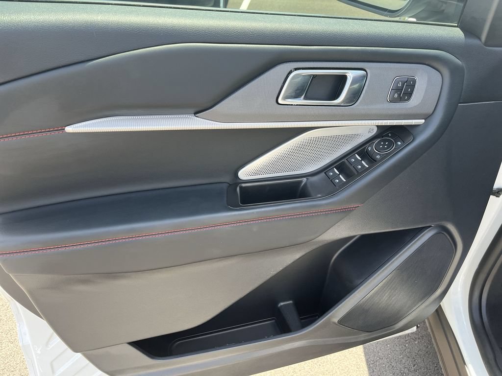 Used 2025 Ford Explorer ST AWD/4WD image 13