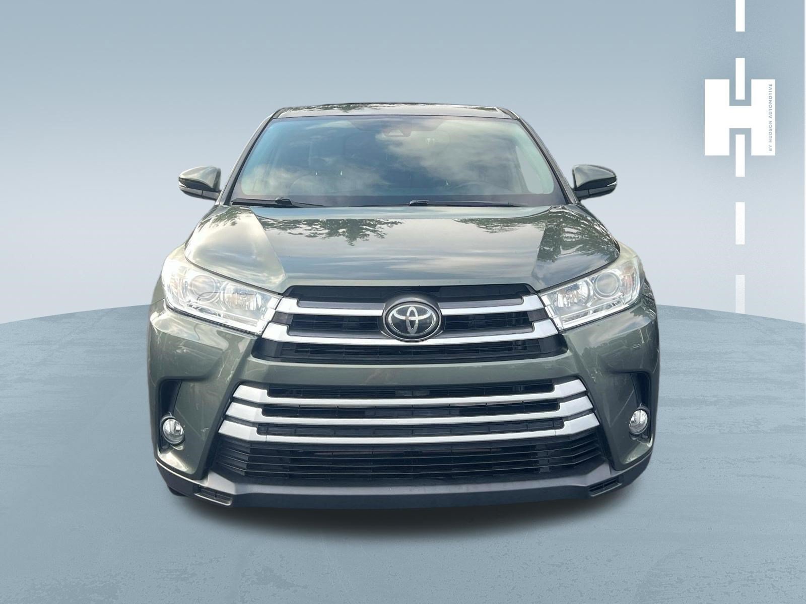 Used 2019 Toyota Highlander Plus FWD image 2