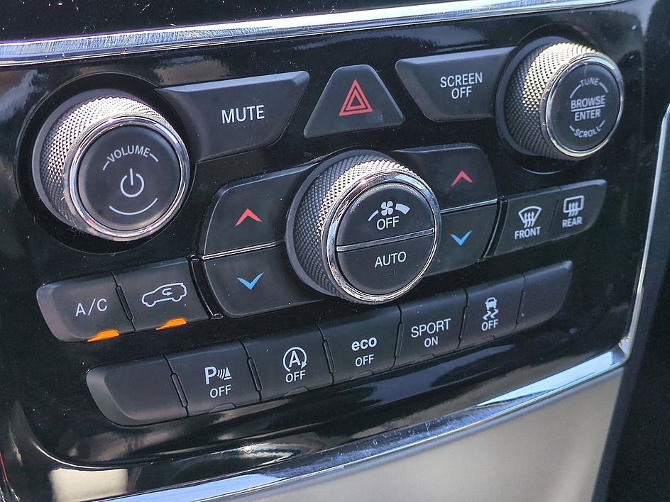 Used 2020 Jeep Grand Cherokee Altitude AWD/4WD image 22