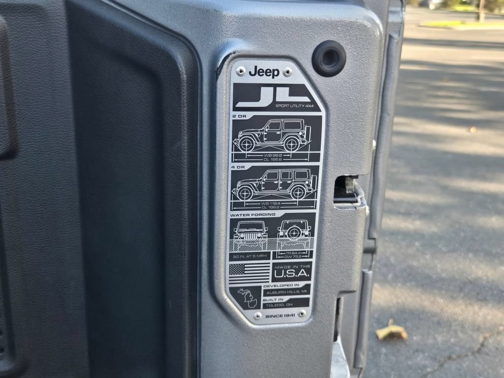 Used 2021 Jeep Wrangler Unlimited Sahara AWD/4WD image 34
