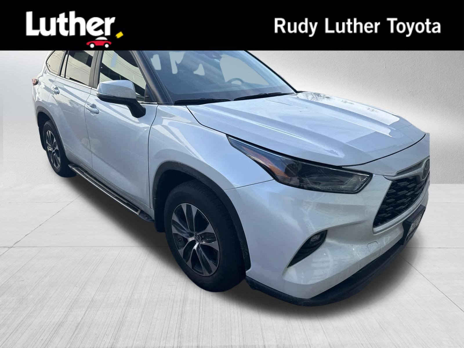 Certified 2024 Toyota Highlander XLE image 1