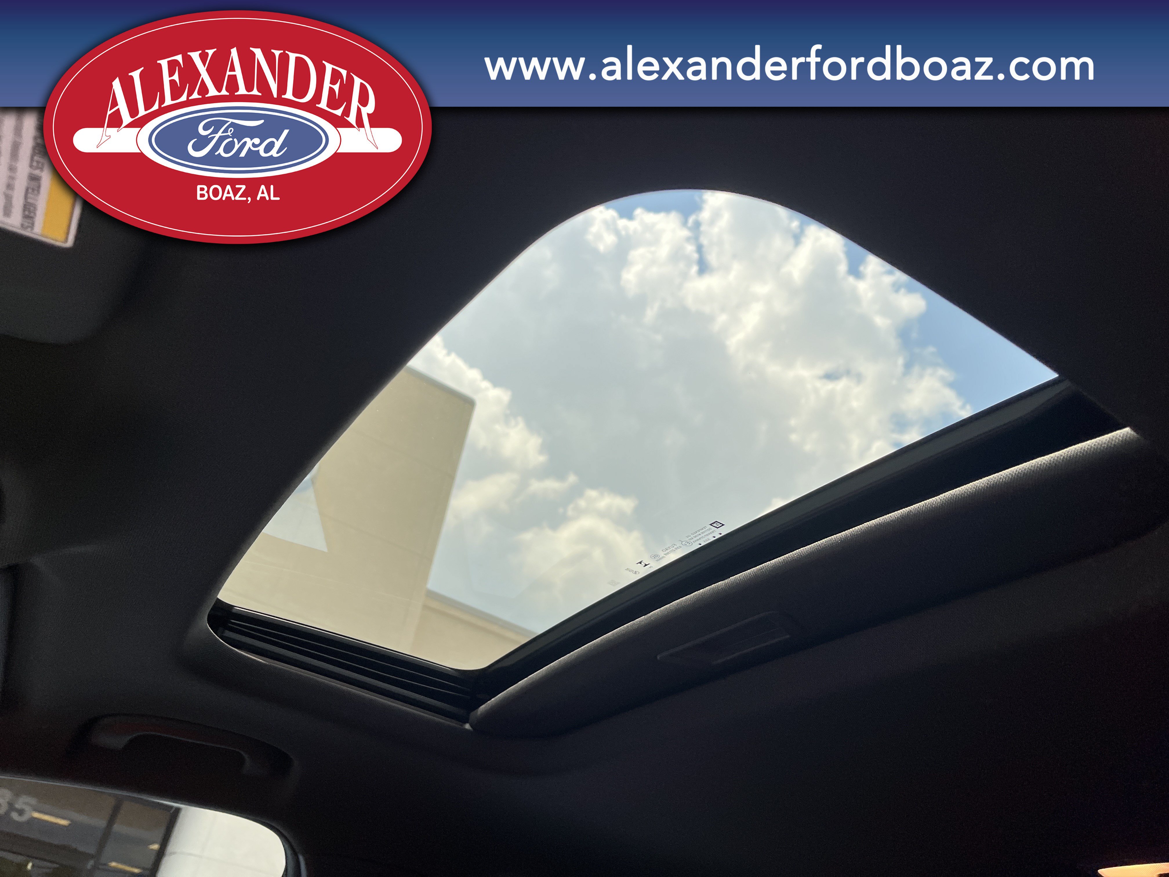 Used 2025 Chevrolet Trax RS w/ Sunroof Package FWD image 27
