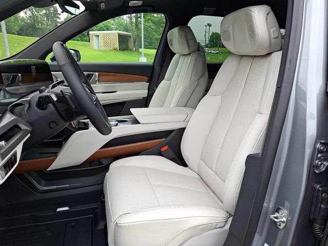 New 2026 Cadillac Vistiq Sport w/ LPO, Floor Liner Package image 9