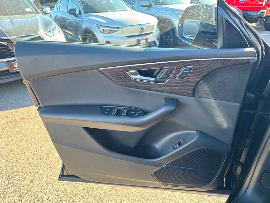 Used 2021 Audi Q8 Premium Plus w/ Premium Plus Package image 32