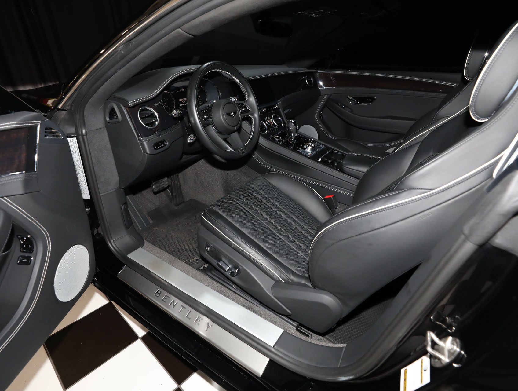 Used 2024 Bentley Continental GT Mulliner AWD/4WD image 3