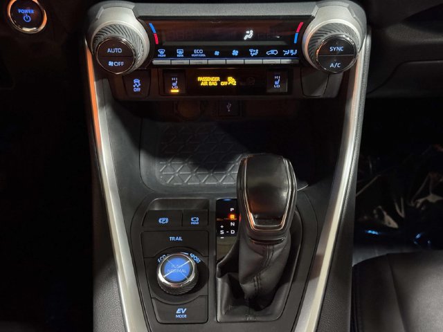 Used 2020 Toyota RAV4 XSE w/ XSE Grade Weather Package AWD/4WD image 18