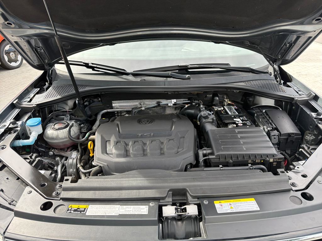 Used 2022 Volkswagen Tiguan SE AWD/4WD image 22