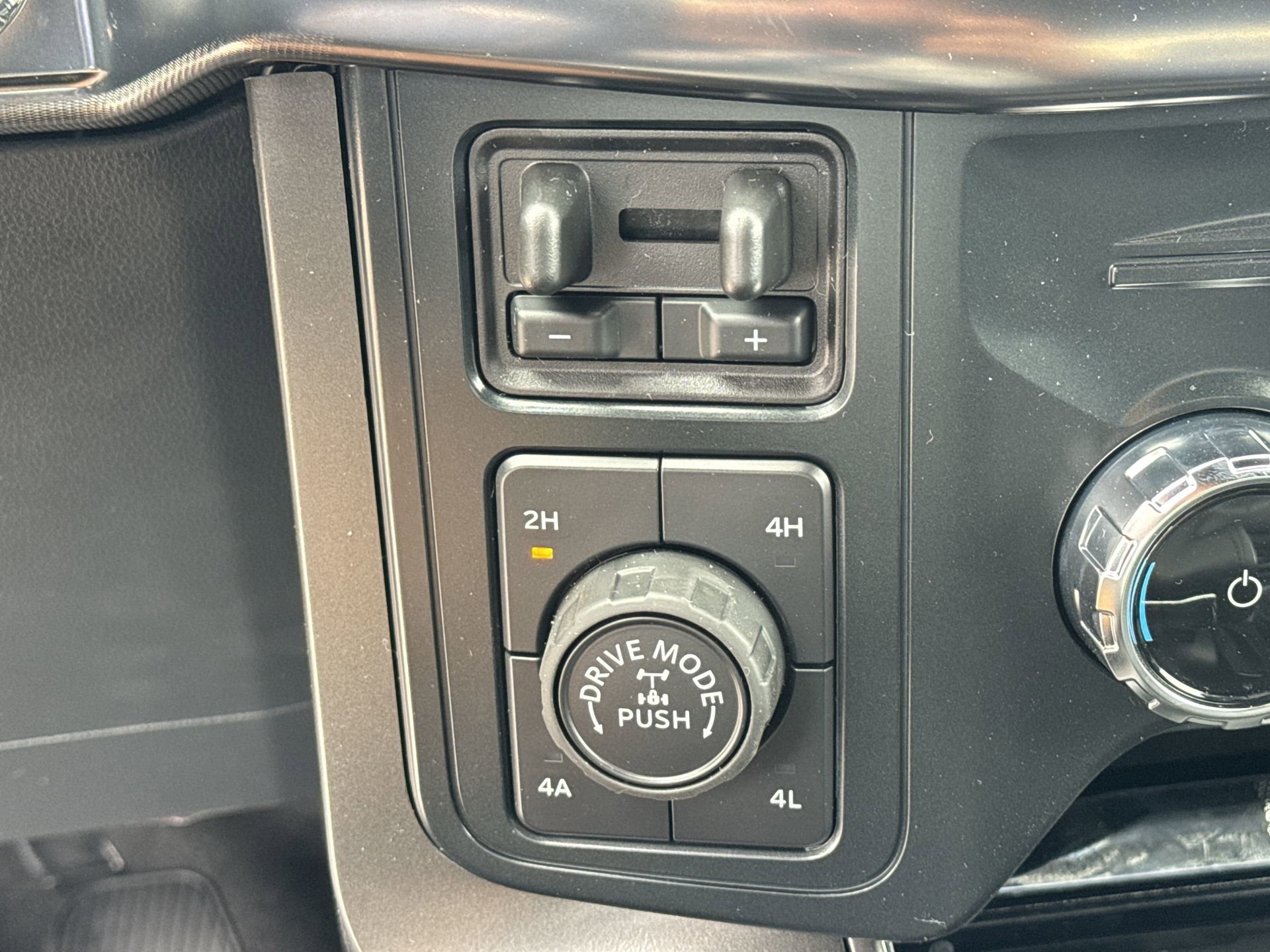 New 2025 Ford F150 Lariat w/ Equipment Group 501A Mid image 58