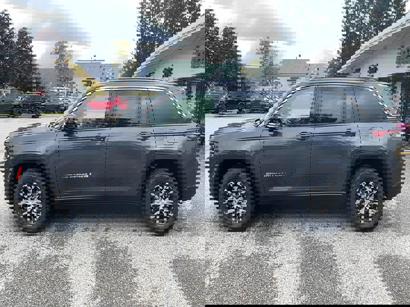 New 2025 Jeep Grand Cherokee Limited w/ Trailer Tow Package image 9