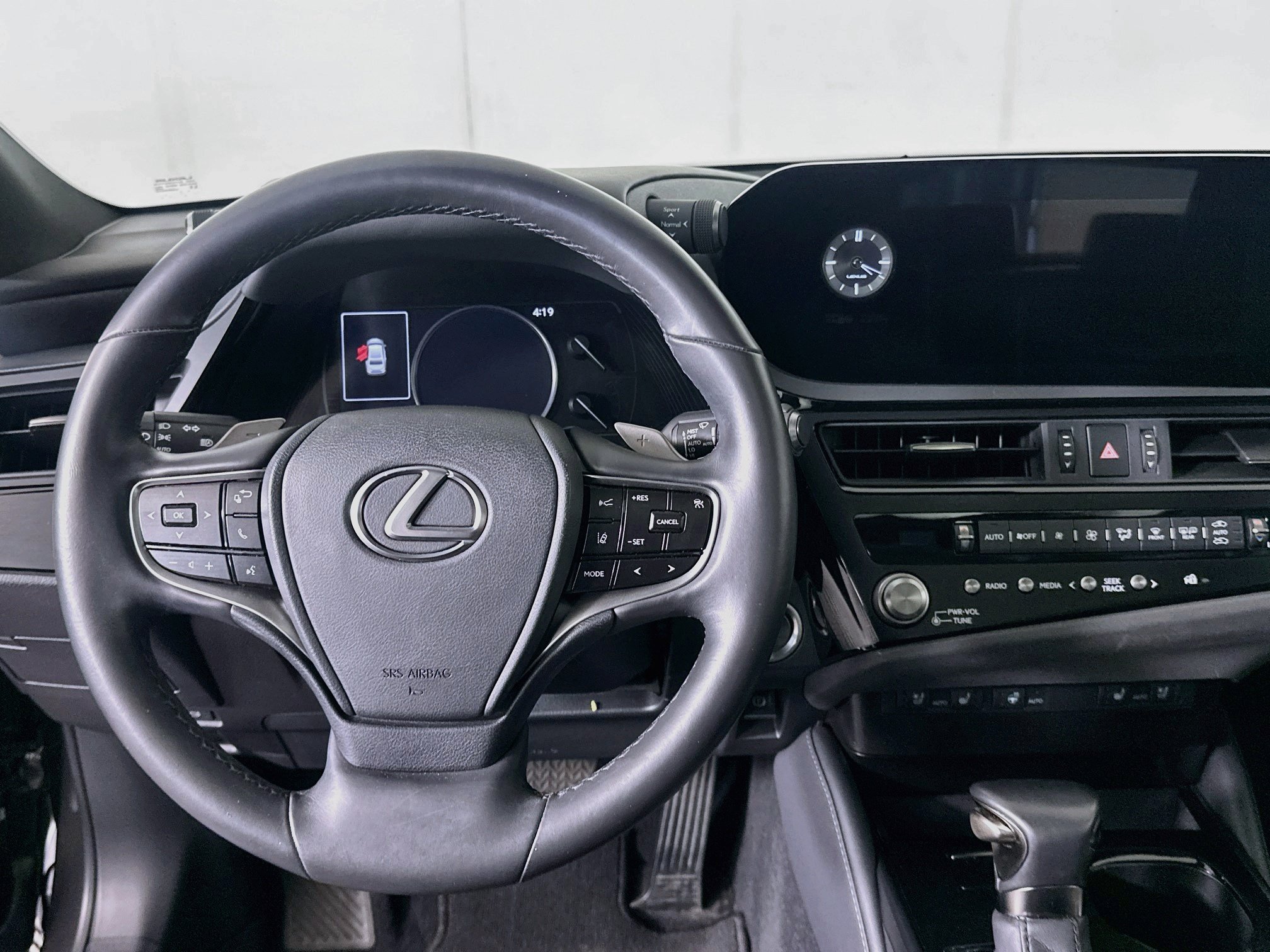 Used 2024 Lexus ES 300h w/ Premium Package FWD image 18