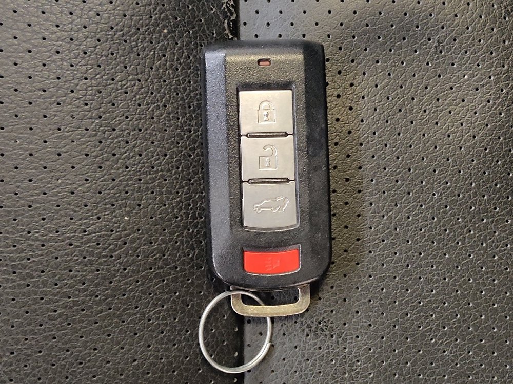 Used 2014 Mitsubishi Outlander GT AWD/4WD image 32