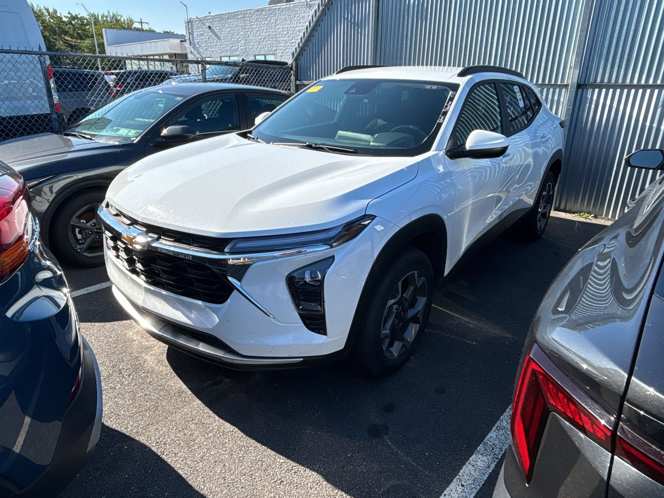 Used 2025 Chevrolet Trax LT w/ LT Convenience Package FWD image 5