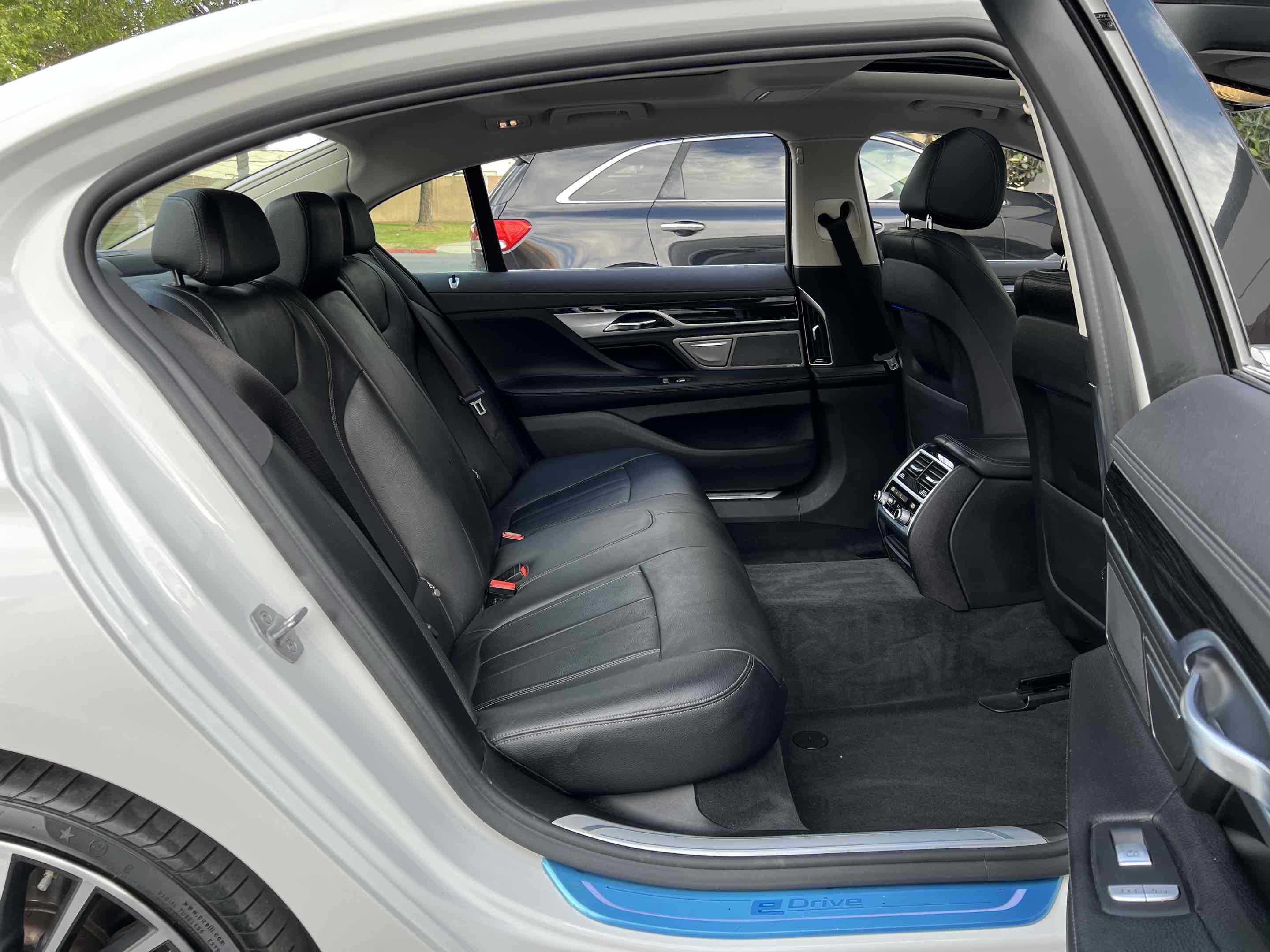 Used 2018 BMW 740e xDrive AWD/4WD image 54