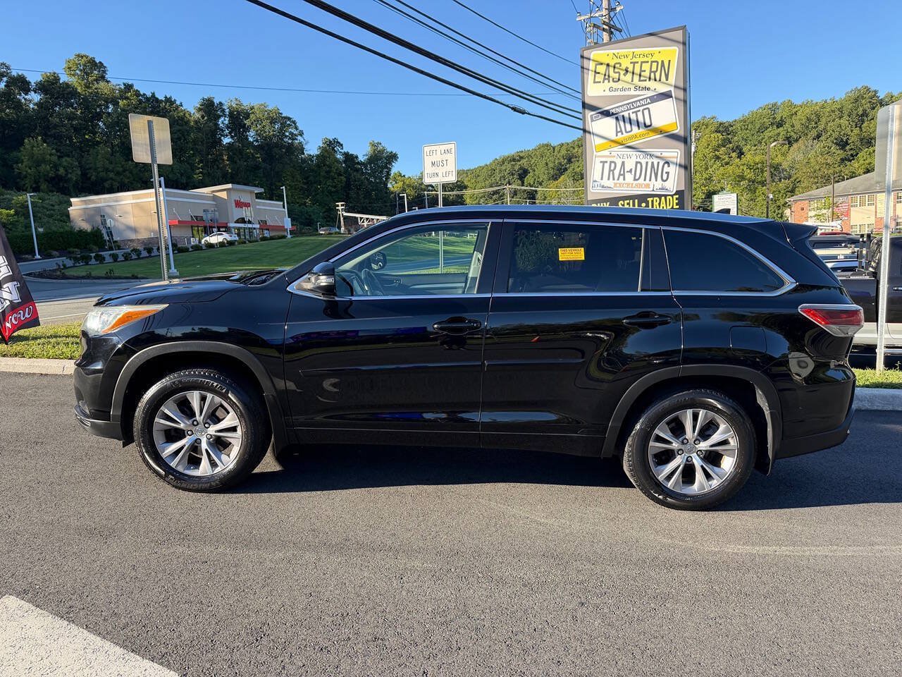 Used 2015 Toyota Highlander XLE AWD/4WD image 2