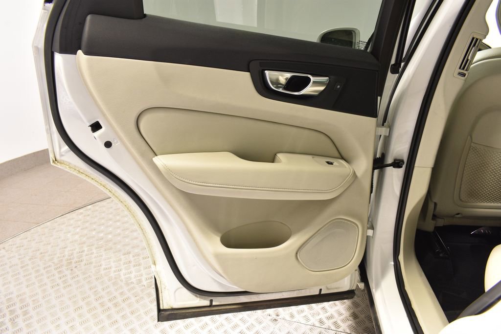 Used 2023 Volvo XC60 B5 Plus image 26